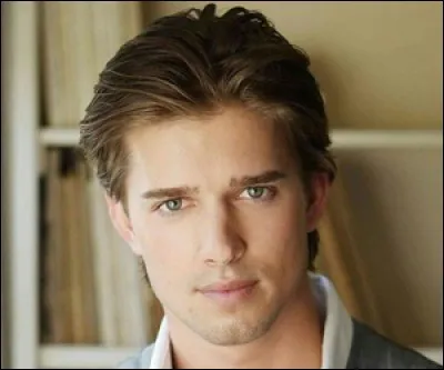 Comment s'appelle le frère d'Alison ?