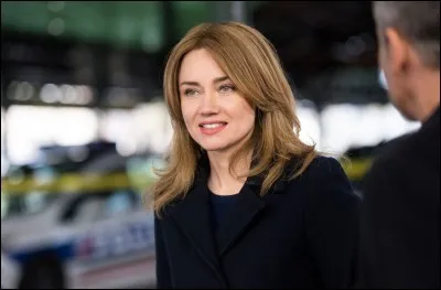 Complétez le titre de cette série, diffusée sur TF1 : "  Nevers, le juge est une femme".