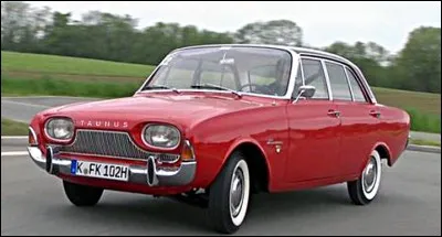 Pour le regarder, restez sans voix,
à suivre sa balle, on devient Noah !
Une table il peut nécessiter,
Mais sur gazon, il est anglais,
Un filet pour ne pas pêcher,
Et ses revers, parfois coupés,
De fond de court sont décochés.
Qui est-il ?