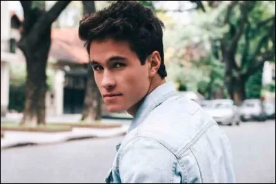 Quel âge a Michael Ronda ?