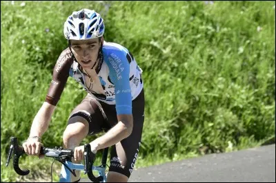 Le coureur cycliste français présent sur la photo est  Bardet.