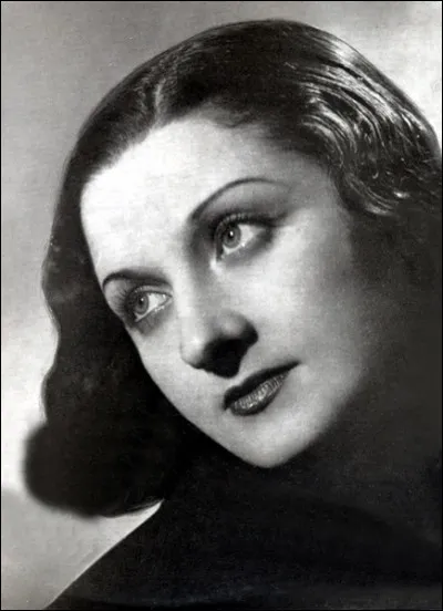 Elle chantait la célèbre chanson : "Mon amant de Saint-Jean", c'est  Delyle.