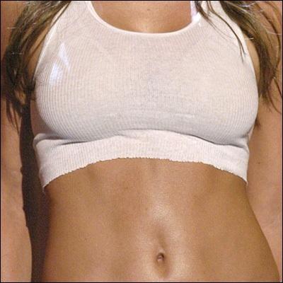 A qui appartient cette poitrine ?