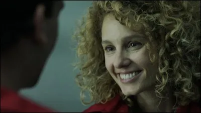 Quel nom choisit Monica Gaztambide pour intégrer la bande de braqueurs ?