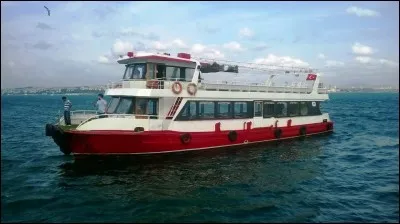 Quel mot désigne l'avant d'un navire ?