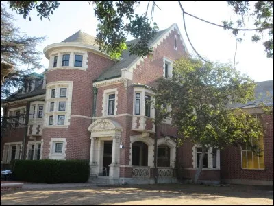 Quelle est la particularité de la maison des Harmon ?