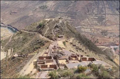 Dans quelle cité, ce site archéologique inca se trouve-t-il ?