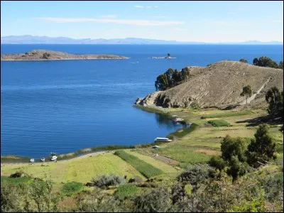 Quel est le nom de ce lac sis à 3 815 m ?