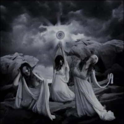 Les Grées sont de terrifiantes soeurs possédant la particularité de devoir partager, à tour de rôle, leur unique oeil. Qui sont-elles ?