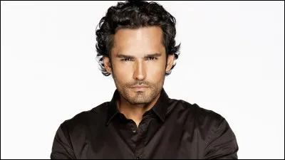 Comment s'appelle le petit ami de Sofia qui déteste les Gallardo ?