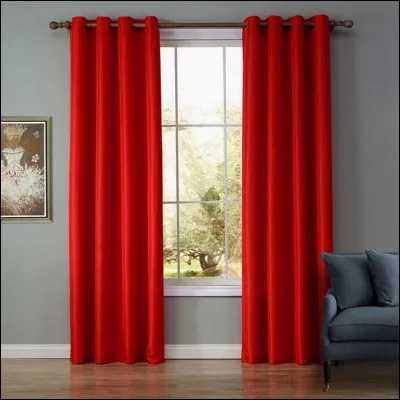 Comment dit-on "le rideau est rouge" ?