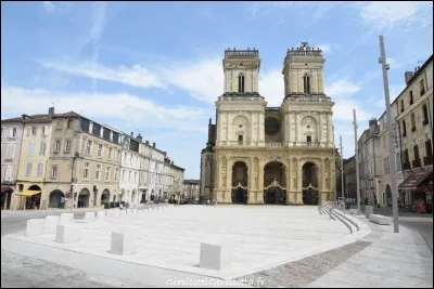 Quelle est la préfecture du département numéroté 32 ?