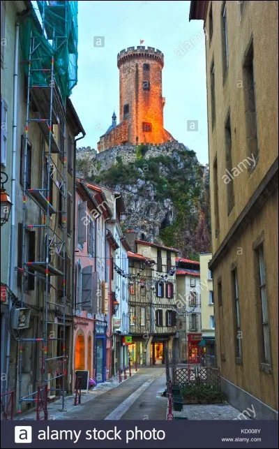 Quel est le nom de la préfecture du département 09 ?