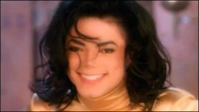 Qu'a fait Michael Jackson pour ne pas porter une coiffe de pharaon dans le clip de "Remember The Time" ?