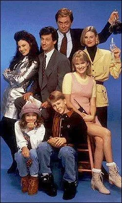 (Une Nounou d'Enfer) Comment se prnomme l'associe de Max Sheffield ?