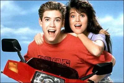 (Sauvs par le gong) Comment s'appelle la petite-amie de Zack, interprte par Tiffani-Amber Thiessen ?