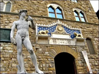 Dans quelle ville d'Italie est située la Galerie des Offices ?