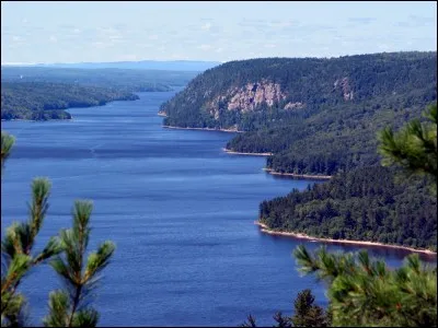 Sur quel fleuve se situe Ottawa, la capitale du Canada ?