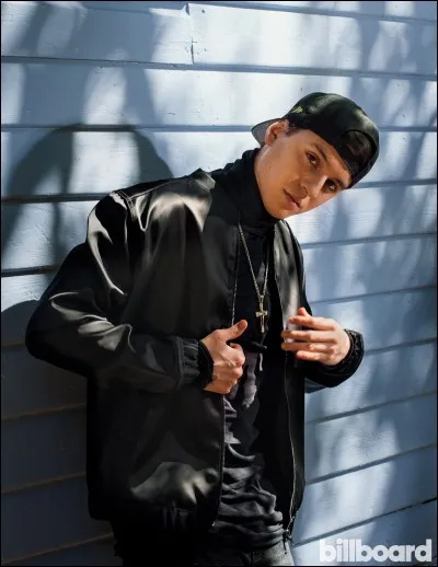 Comment se prénomme le frère de Christopher ?