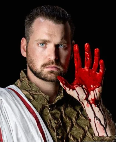 Ignoble s&eacute;nateur romain et fils adoptif du grand Jules C&eacute;sar lui portant le dernier des 23 coups de poignard lors de son assassinat. Qui est-il ?