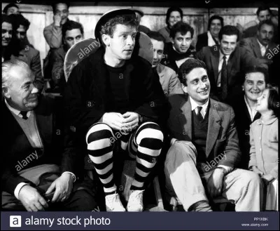 Le film "La Strada" est signé Luchino Visconti.