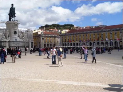 Voici, en photo, la place du Commerce. De quelle capitale europ&eacute;enne est-elle la place principale ?