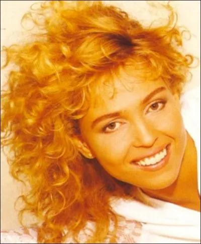 O est ne la chanteuse Indra ?