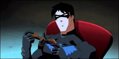 Nightwing est le traitre qui travaille au service de la Lumière.