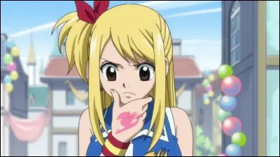 Au concours "Miss Fairy Tail", que fait Lucy ?