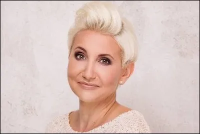 Si une femme a 74 ans à son 52e anniversaire de mariage, quel âge avait-elle à son mariage ?