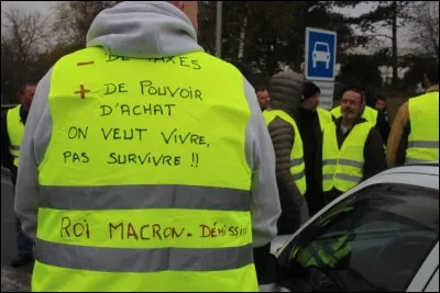 La grand-mère souffle dans le biniou - Le grand-père fait un pas de cheu nous !