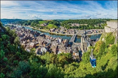 Quel est le nom de l'une des sous-préfectures du département numéroté 08 ?