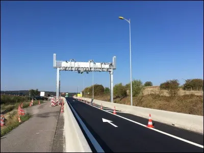 Quel est le nom d'une sous-préfecture du département dont le numéro est 71 ?