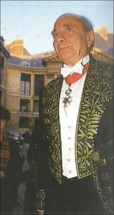 Qui est cet historien, élu en 1987, reçu à l'Académie Française le 28 janvier ?