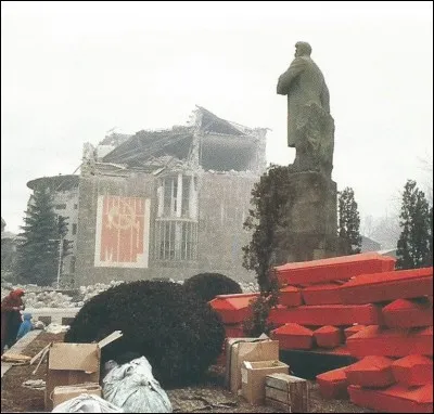 Où, un séisme de magnitude 7 sur l'échelle de Richter, fait-il plusieurs milliers de morts , et ce le 7 décembre ?