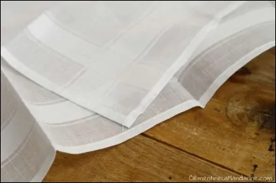 Avec quelle fleur parfume-t-on les mouchoirs ?