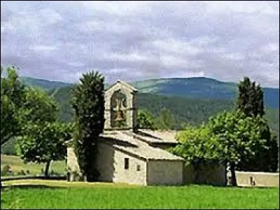 Nous sommes dans la Dr&ocirc;me devant la chapelle Saint-Arnoux de Montguers. Petit village de 43 habitants, il se situe en r&eacute;gion ...