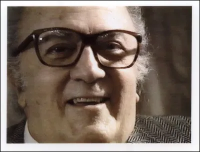 Dans un film de Federico Fellini, Marcello Mastroianni, le héros du film, est souvent accompagné d'un jeune photographe appelé Paparazzo ; c'est lui qui a donné son nom aux "paparazzi". De quel film s'agit-il ?