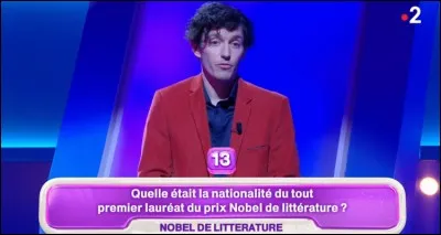 Qui présente l'émission "Tout le monde veut prendre sa place" ?