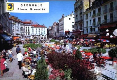 L'une des plus anciennes et des plus populaires place de Grenoble est la place Grenette. D'où vient son nom ?
