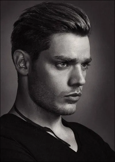 Quel est le vrai nom de famille de Jace ?