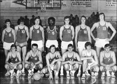 Sur cette photo de 1972, Herv Dubuisson est le n...