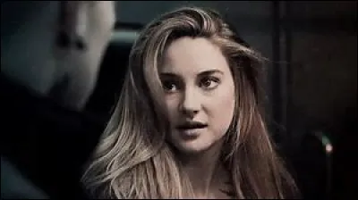 Comment s'appelle celui dont Tris tombera amoureuse dans "Divergent" ?