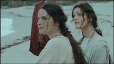 Combien de Romains, la mère des jumelles avait-elle tués avant de se faire exécuter ?