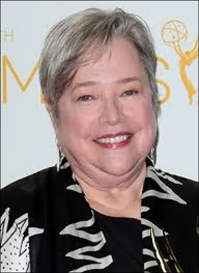 Comment se nomme l'actrice qui interprète le rôle de la bouchère durant le tournage de la première partie de la saison ?