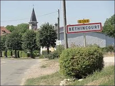 Nous sommes dans le Grand-Est, l'entrée de Béthincourt. Petit village de 36 habitants, il se situe dans le département ...