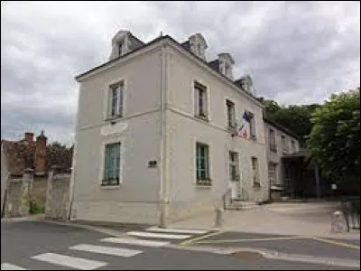 Je vous propose de partir dans le Centre-Val-de-Loire, à Chargé. Commune viticole, à côté d'Amboise, elle se situe dans le département ...