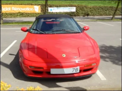 Le modèle Elan fut lancé par ....