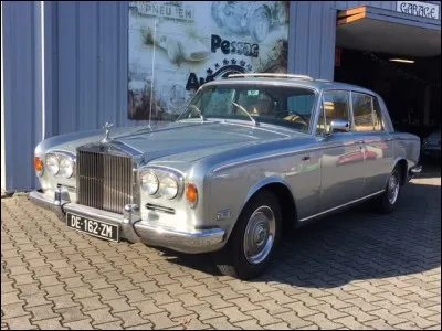 Le modèle Silver-Shadow fut produit par ....