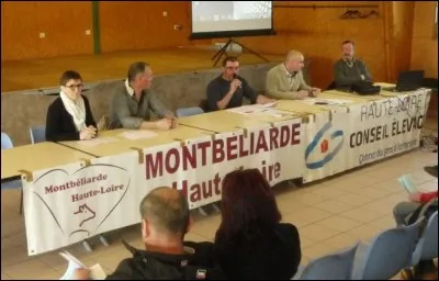 On peut finir en beauté la reine,
Quand on a plus que la moyenne
A ce jeu, on gagne un lot.
C'est une épreuve pour les bêtes,
Les forts en maths ou en casse-tête,
Les chats, les chiens ou les chevaux.
Cet examen fait un classement,
Entre les participants.
Il serait presque un prix qu'on court,
Quand à deux frères on fait la cour.
Qui est-ce ?